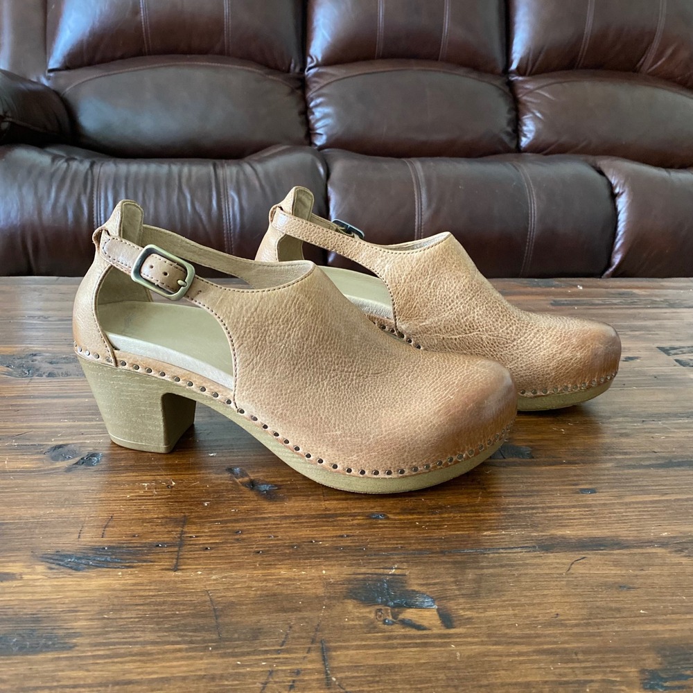 Dansko Sassy Tan Pebbled Leather Studded Block Heel Clogs Size 41 US 10.5 -11